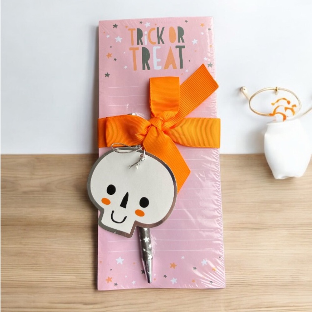 NEW Sheffield Home Trick or Treat Magnetic Notepad with Black Stars Pen Gift Set